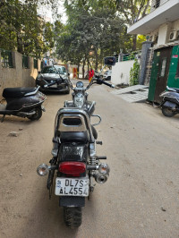 Black Bajaj Avenger Cruise 220