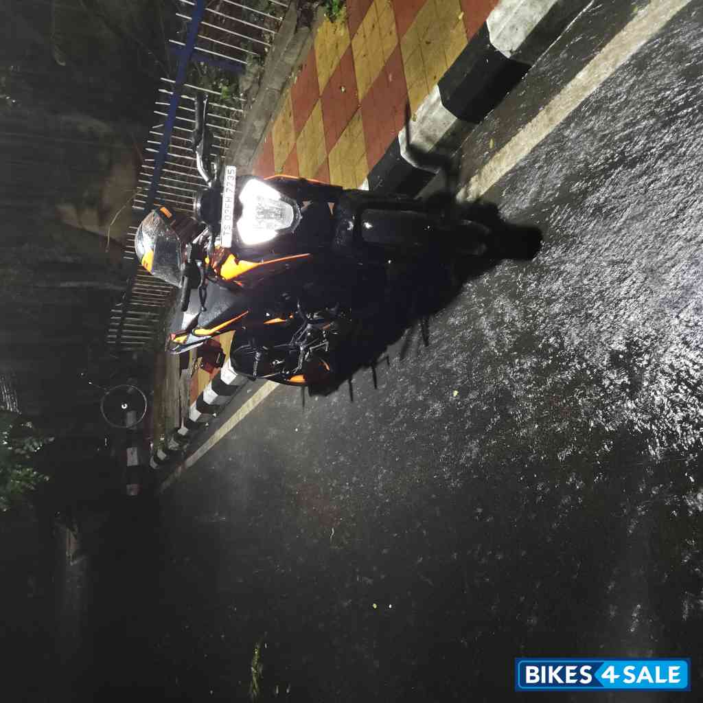 Orange, Black KTM Duke 200 2022