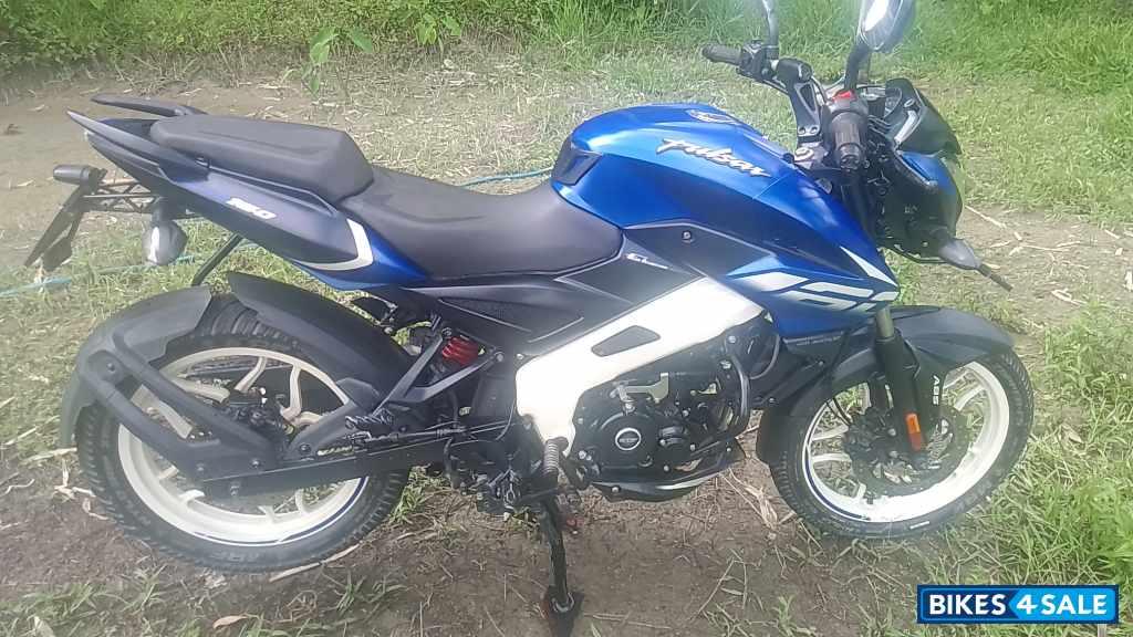 Blue Bajaj Pulsar NS 160 BS6