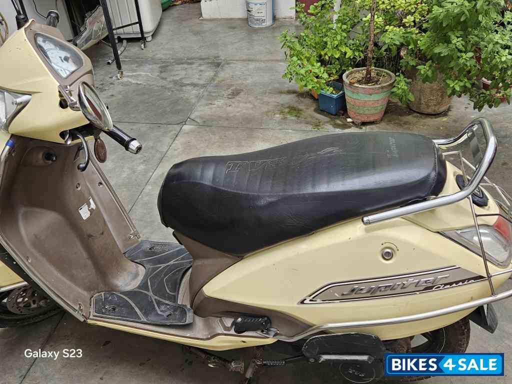 Sunlight Lvory TVS Jupiter Classic 110