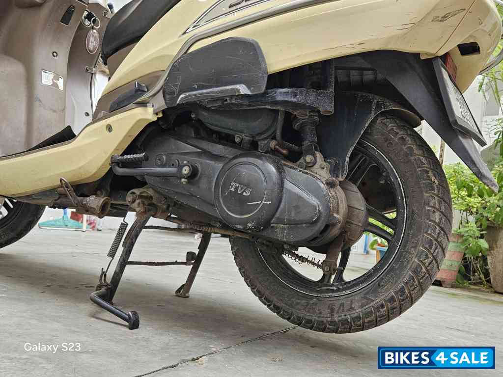 Sunlight Lvory TVS Jupiter Classic 110