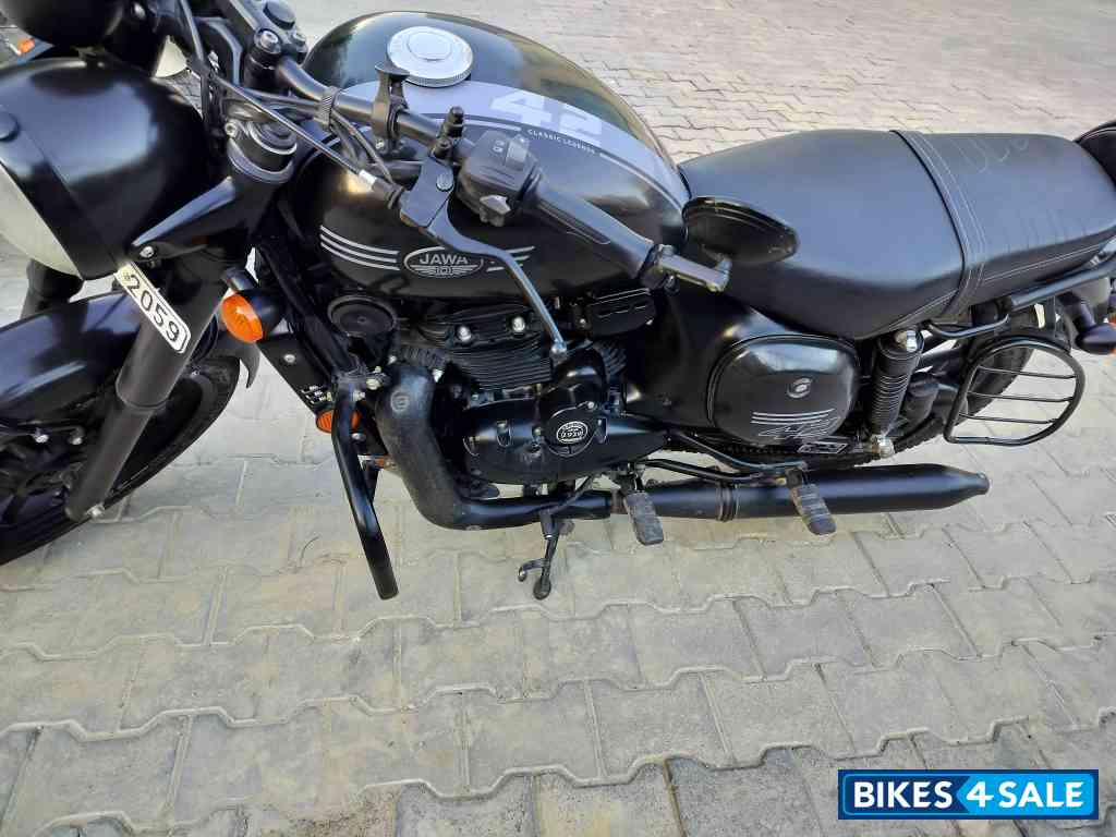 Jawa 42 Dual Channel ABS AllStar Black