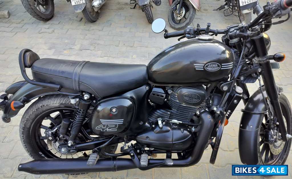 Jawa 42 Dual Channel ABS AllStar Black