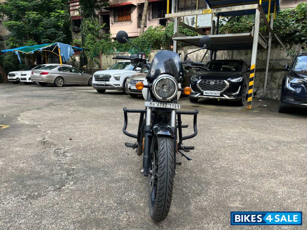 White Royal Enfield Meteor 350 Fireball