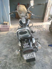 Black Bajaj Avenger Cruise 220