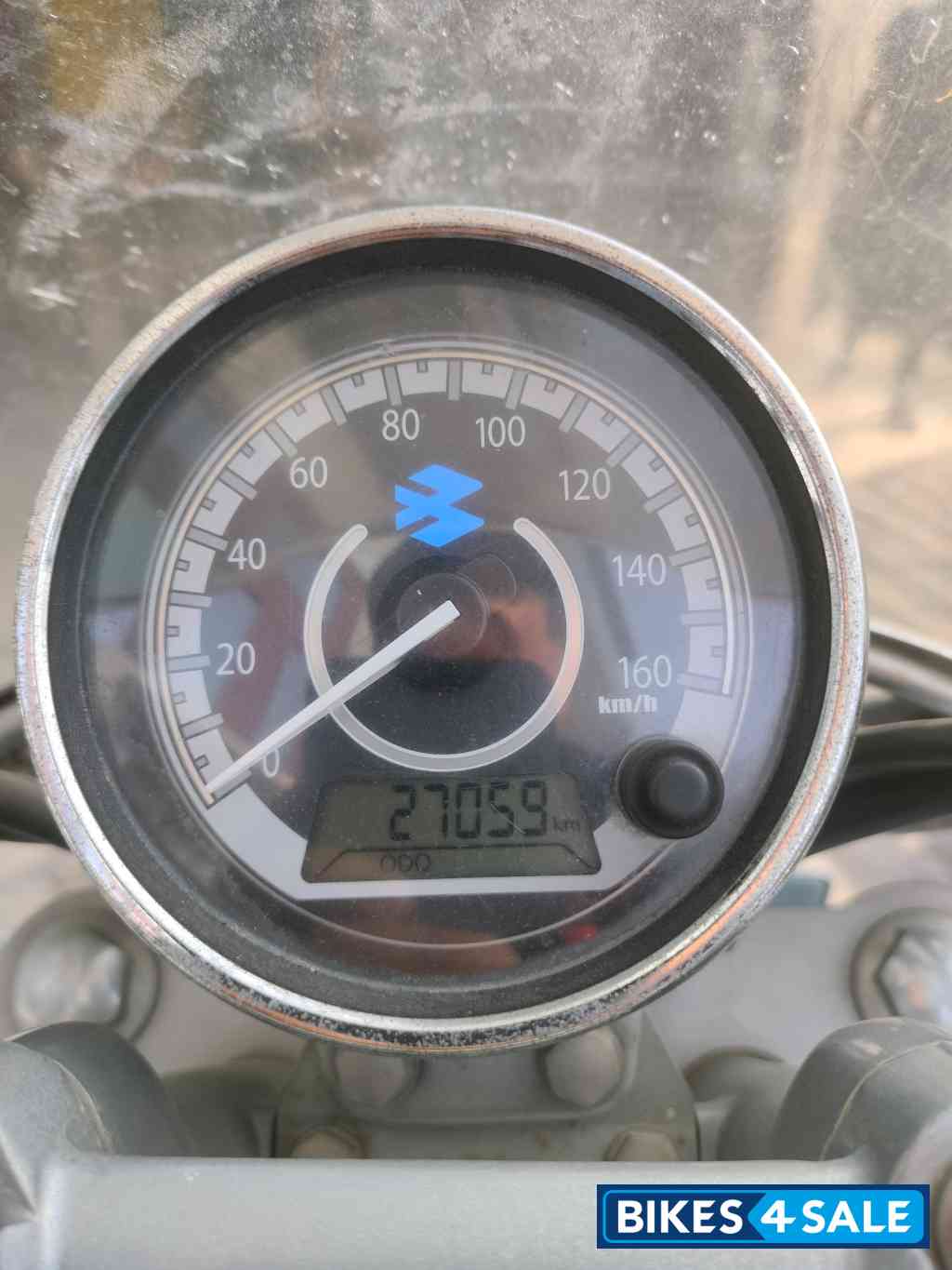 Black Bajaj Avenger Cruise 220