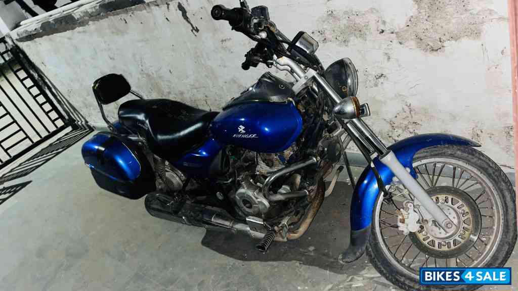 Bajaj Avenger 220 DTS-i