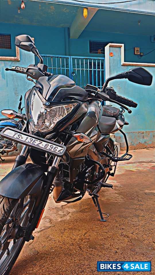 Gray Bajaj Pulsar NS125 BS6