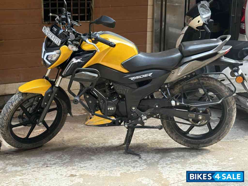 Yellow TVS Raider Split Seat