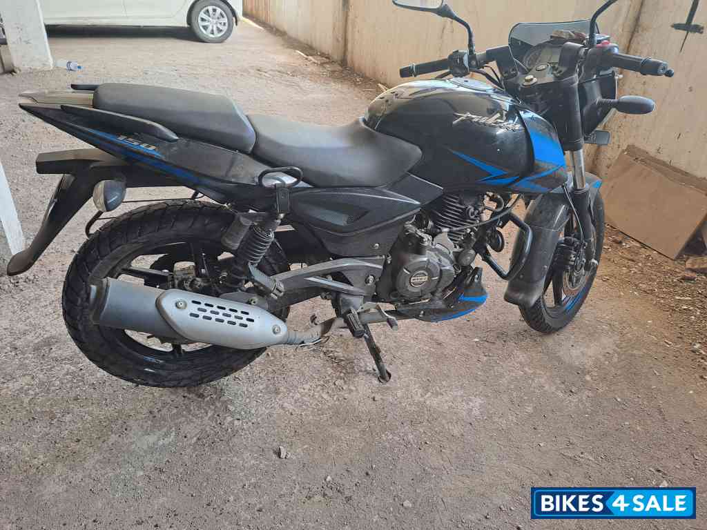 Black & Blue Bajaj Pulsar 150 Twin Disc BS6