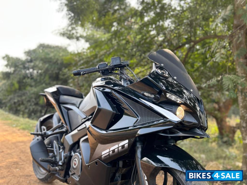 Black Bajaj Pulsar RS 200 ABS