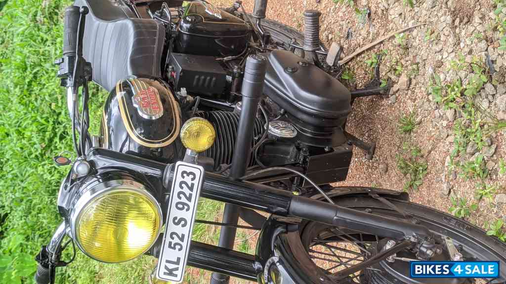 Black Royal Enfield Bullet Standard 350