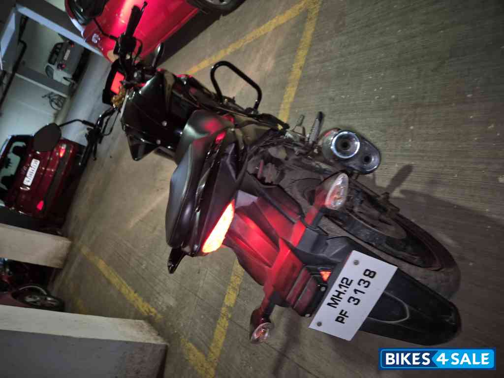 Black Suzuki Gixxer SP