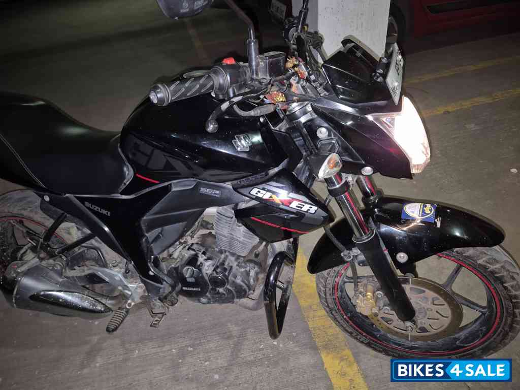 Black Suzuki Gixxer SP