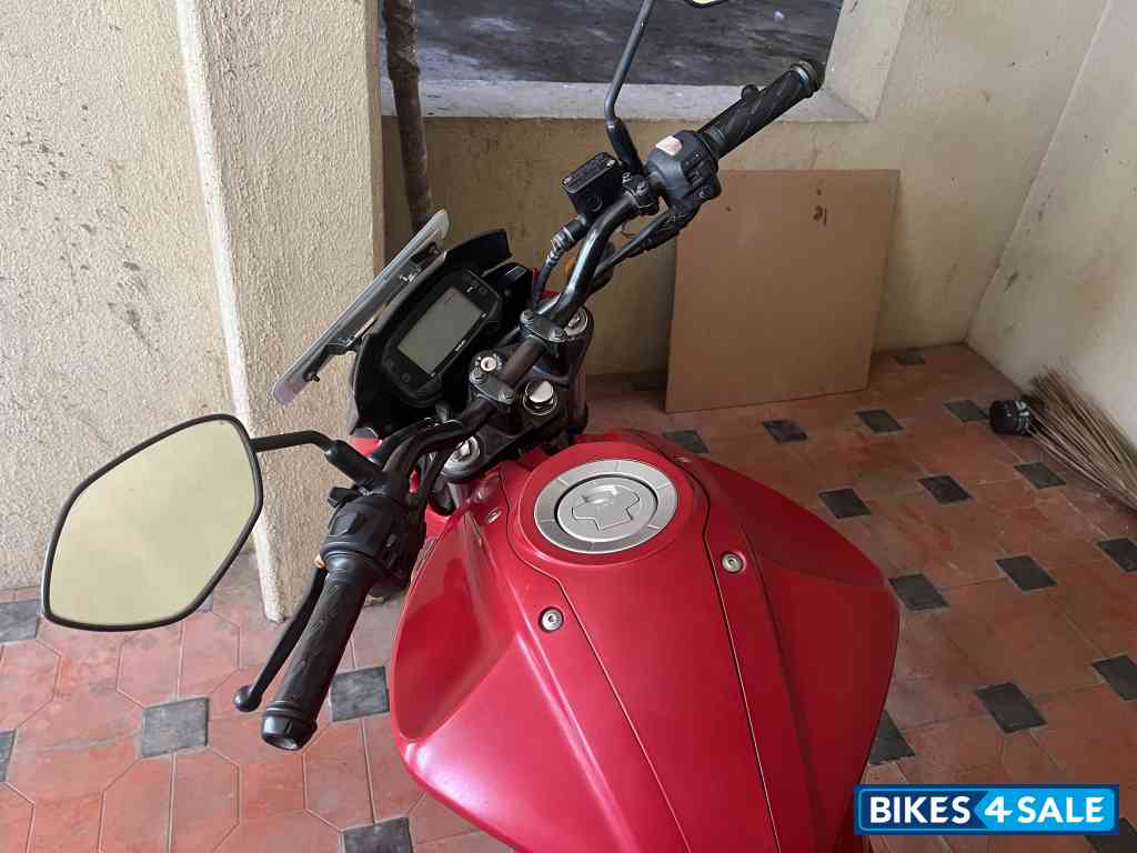 Red Suzuki Gixxer 150