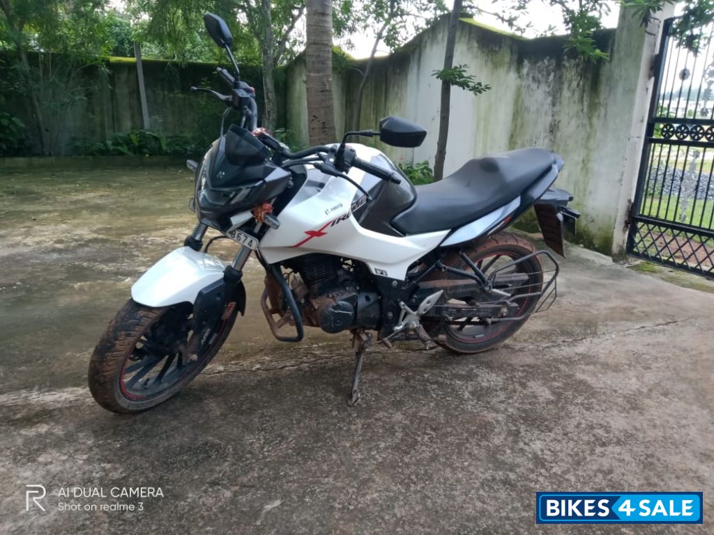 White Hero Xtreme 160R