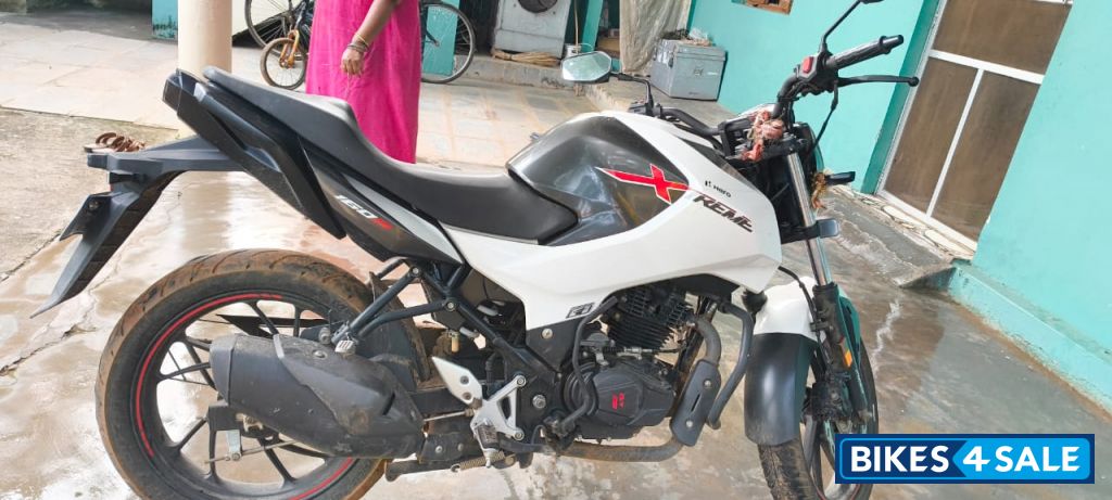 White Hero Xtreme 160R