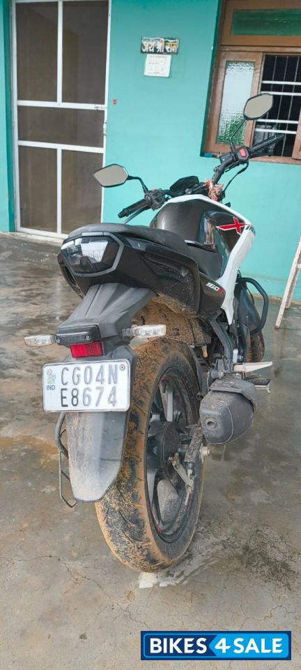 White Hero Xtreme 160R