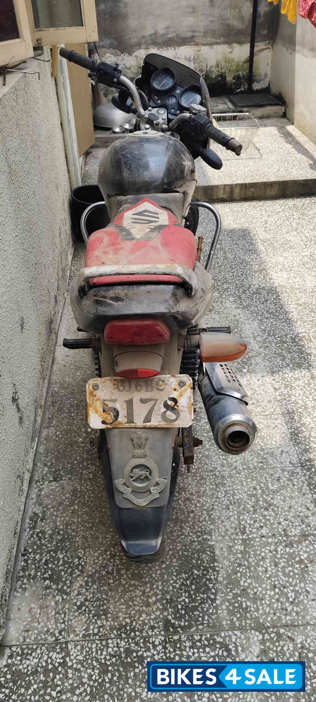 Black Bajaj Pulsar 180 DTSi