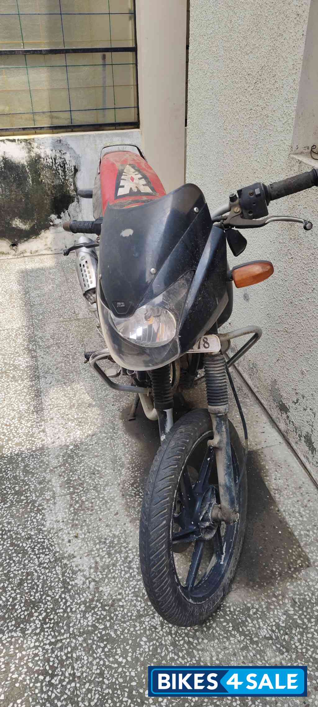Black Bajaj Pulsar 180 DTSi Black Bajaj Pulsar 180 DTSi
