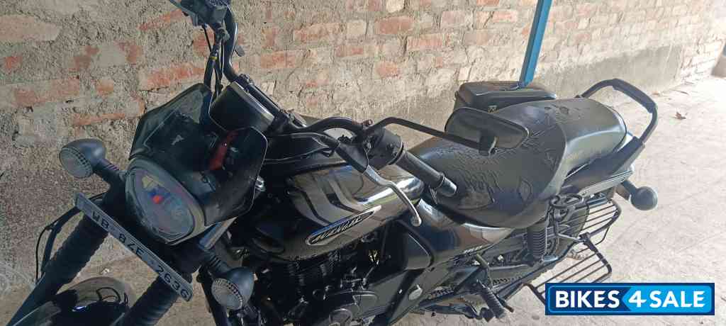 Black Ebony Bajaj Avenger Street 160 BS6