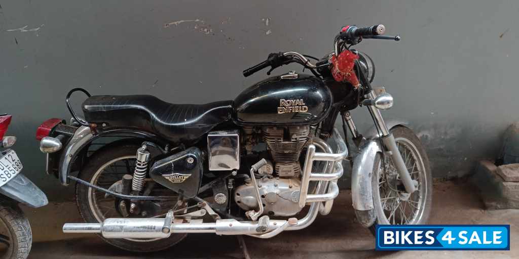 Black Royal Enfield Bullet Electra 5S