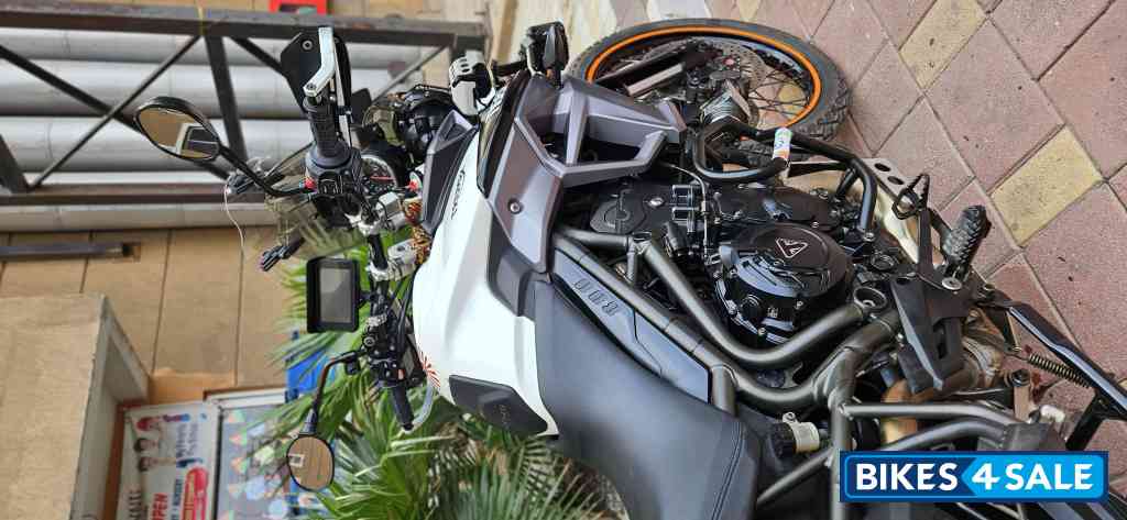 White Triumph Tiger 800 XCx