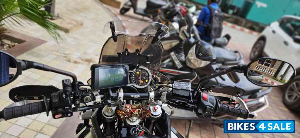 White Triumph Tiger 800 XCx