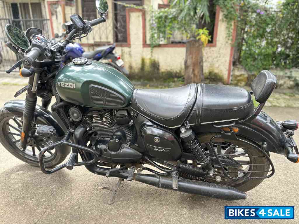 Hunter Green Yezdi Roadster Dark