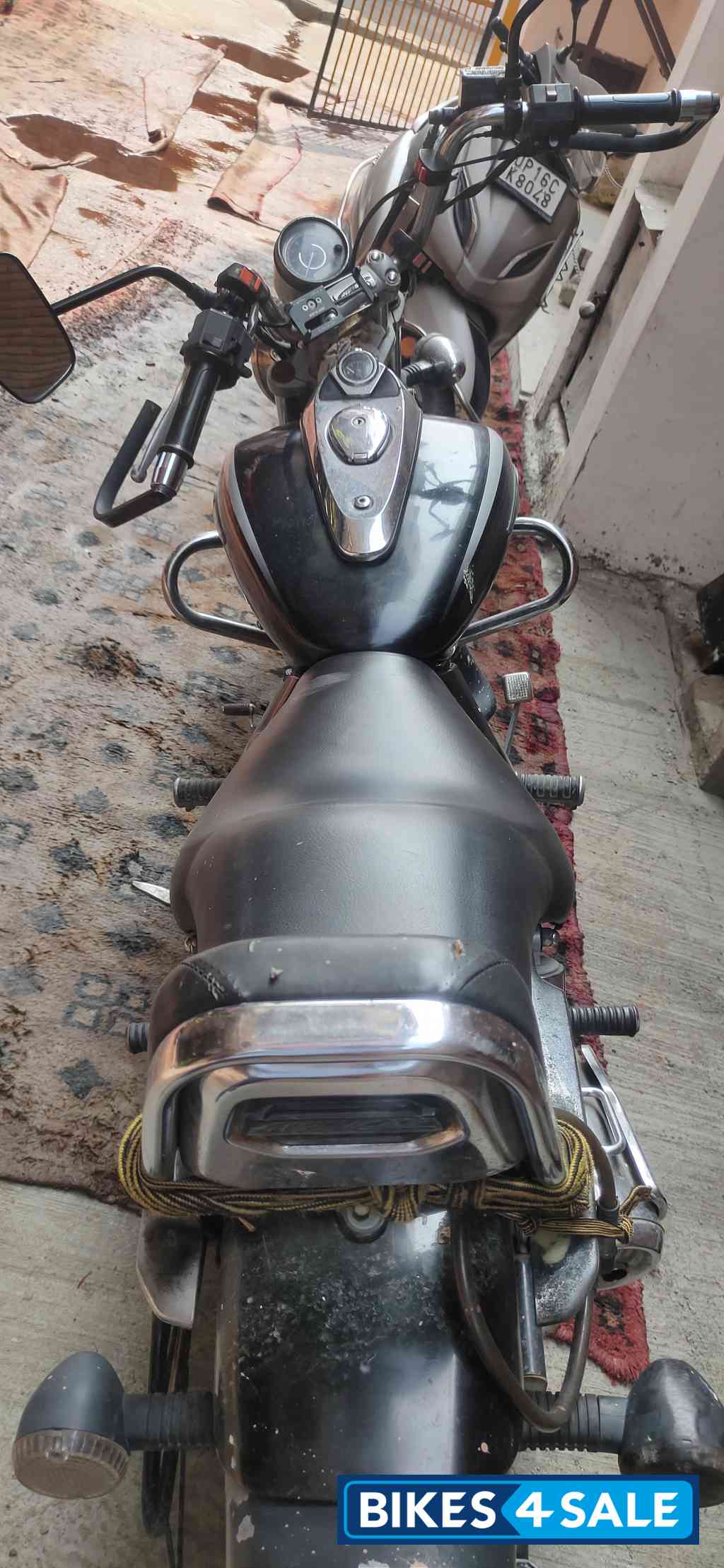 Black Bajaj Avenger Cruise 220