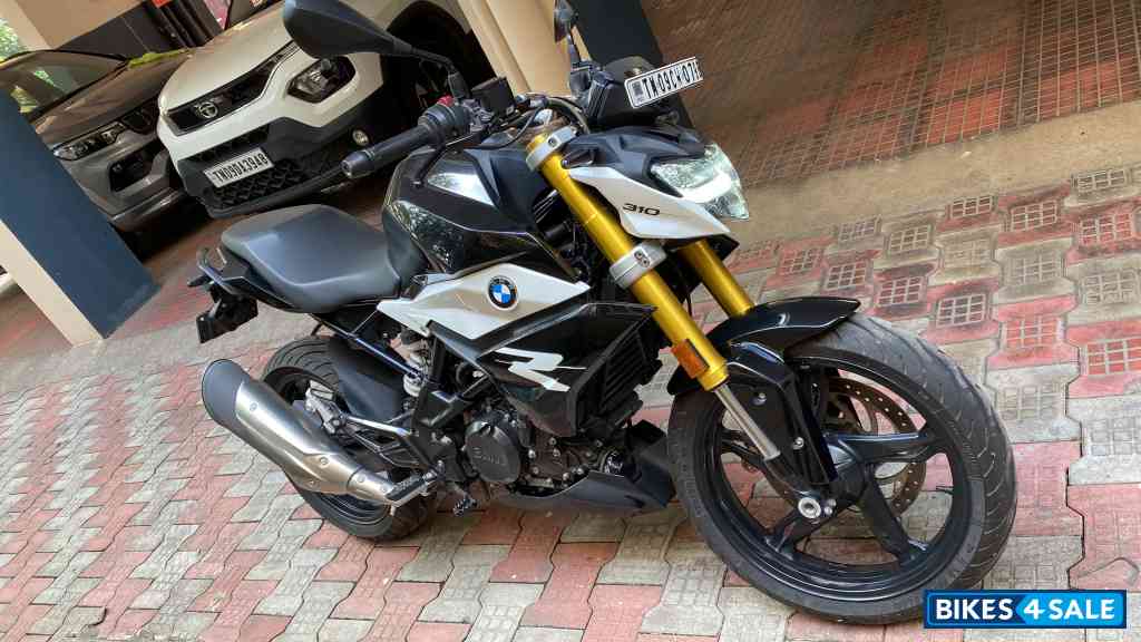 Cosmic Black BMW G 310 R