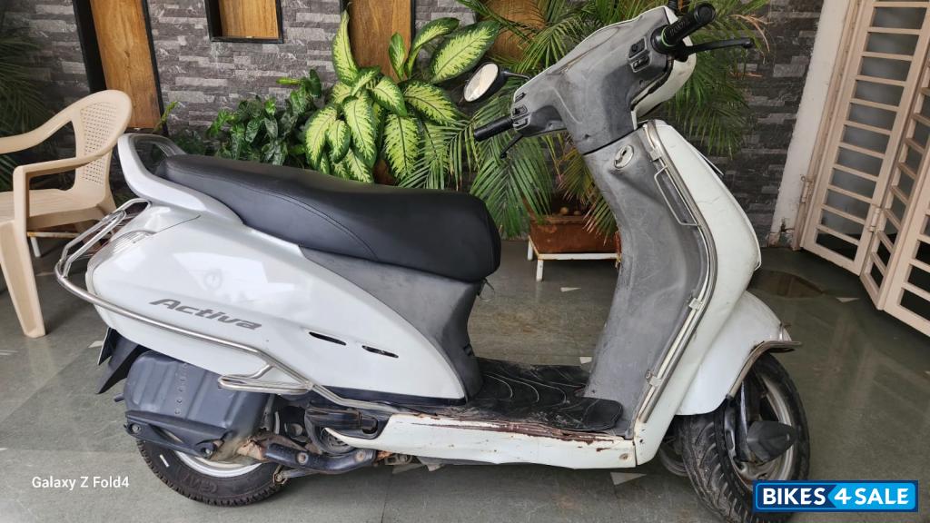 White Honda Activa