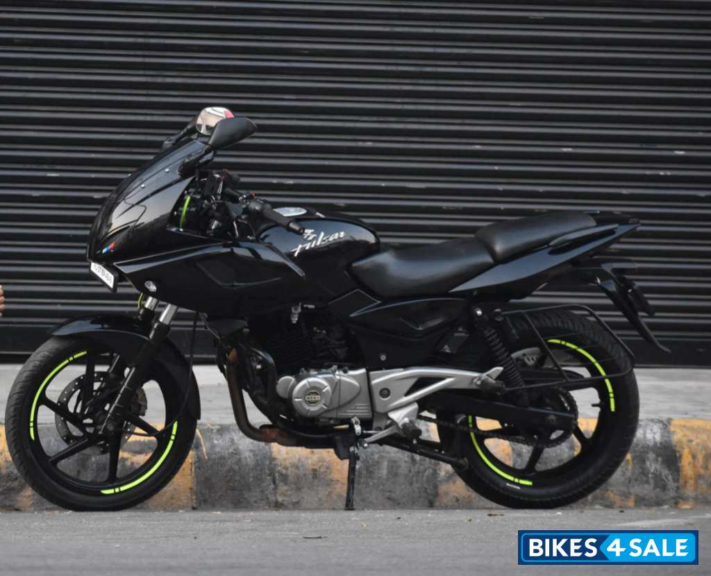 Bajaj Pulsar 220F