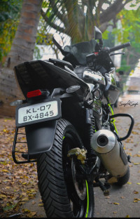 Bajaj Pulsar 220F