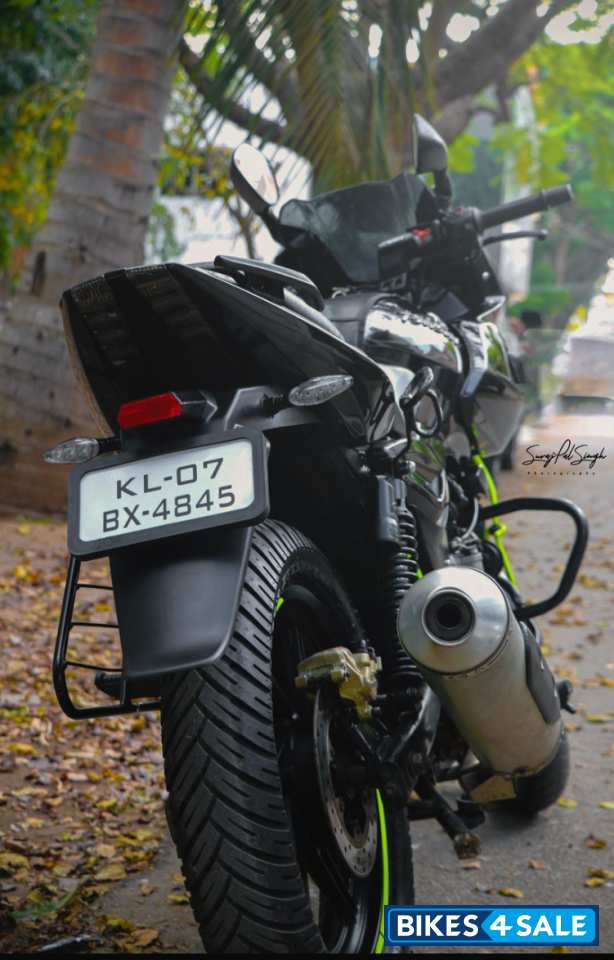 Bajaj Pulsar 220F