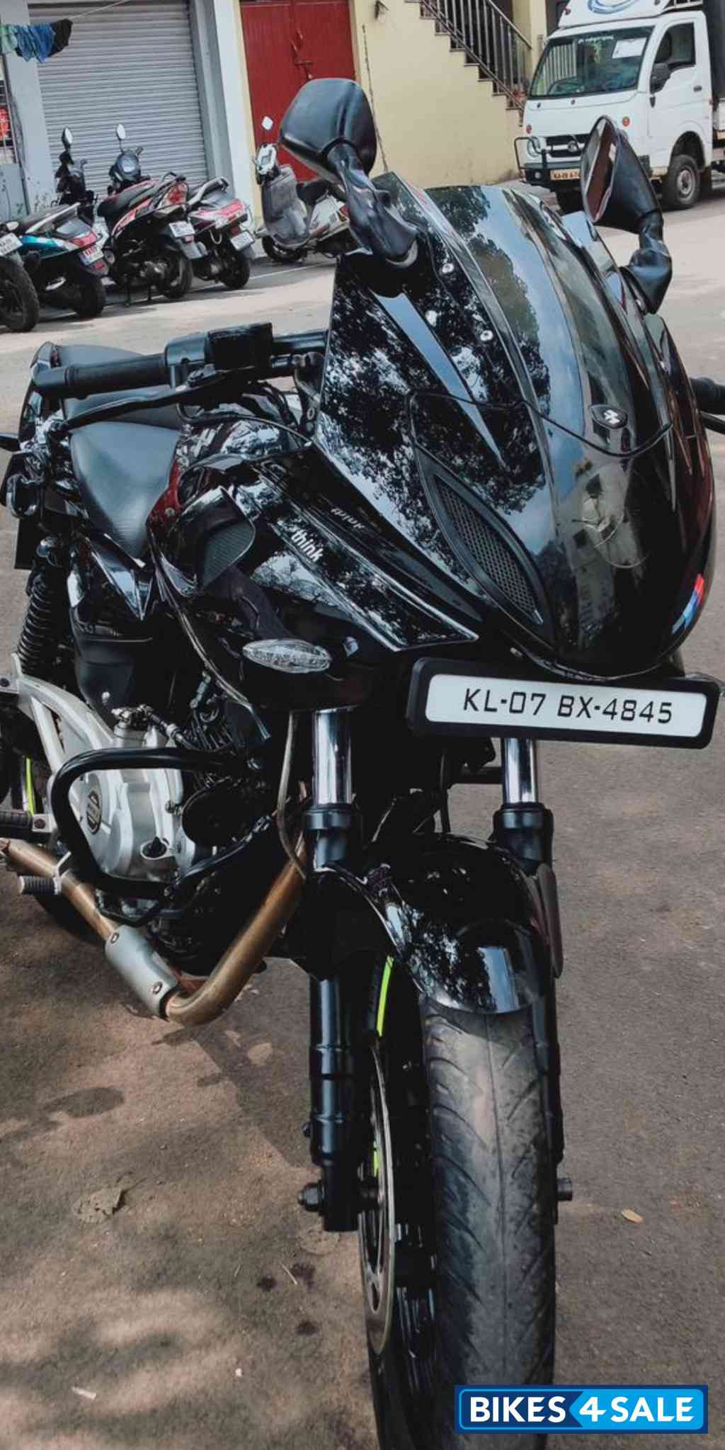 Bajaj Pulsar 220F