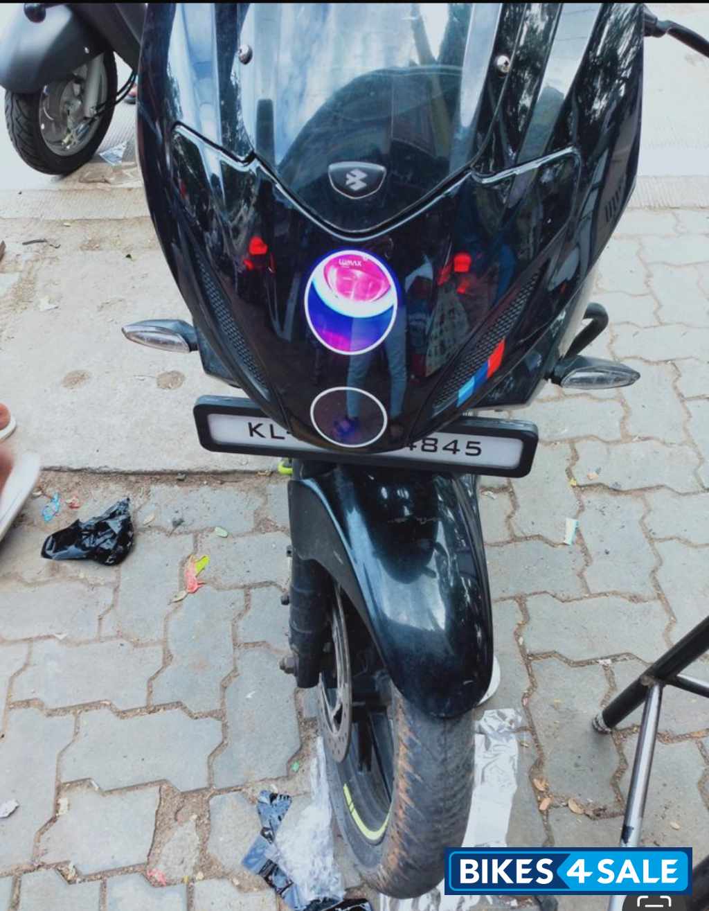 Bajaj Pulsar 220F