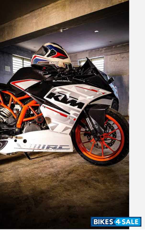 Orange KTM RC 390