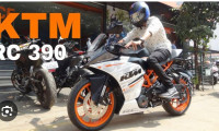 Orange KTM RC 390