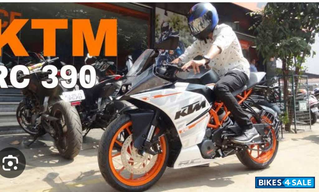 Orange KTM RC 390