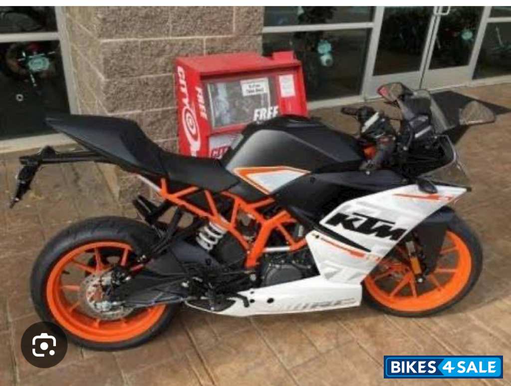 Orange KTM RC 390