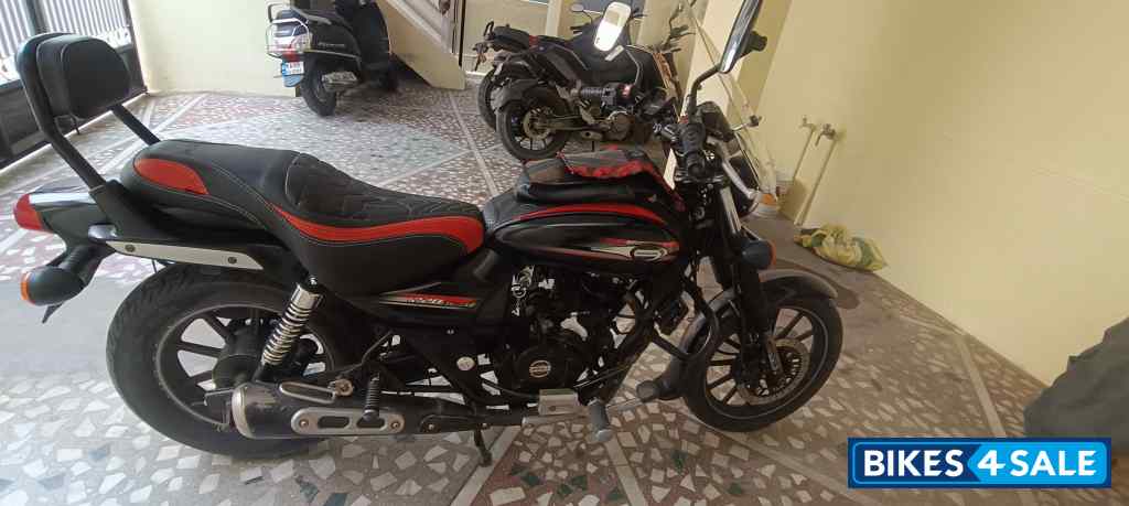 Bajaj Avenger Street 220