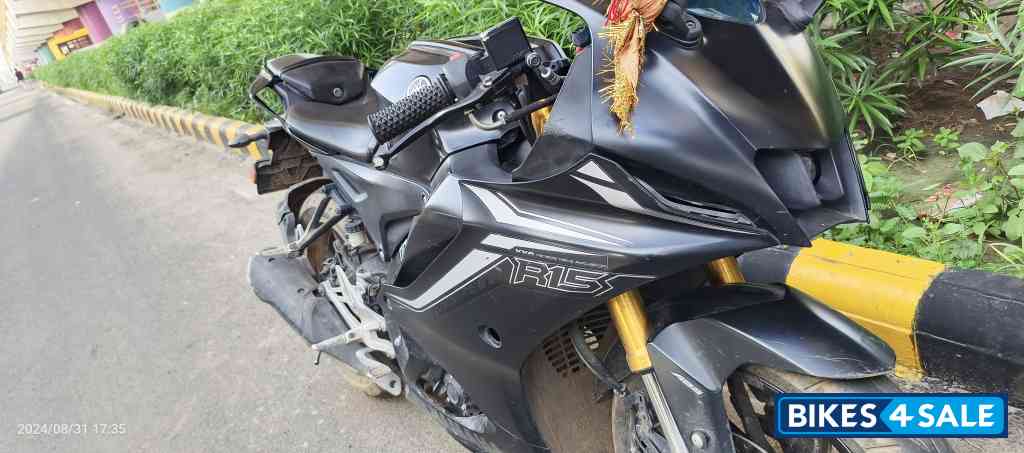 Yamaha R15 V4