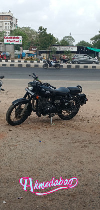 Black Royal Enfield Classic Stealth Black