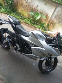 Silver White Black Suzuki Gixxer SF