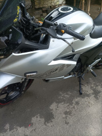 Silver White Black Suzuki Gixxer SF