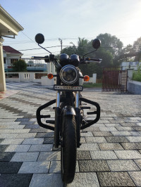 White Royal Enfield Thunderbird X 350