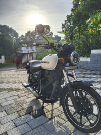White Royal Enfield Thunderbird X 350