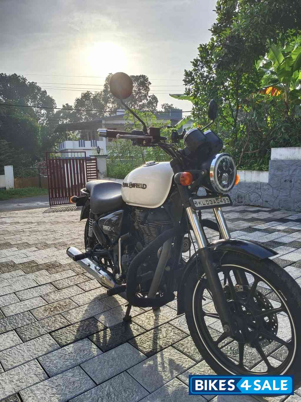 White Royal Enfield Thunderbird X 350