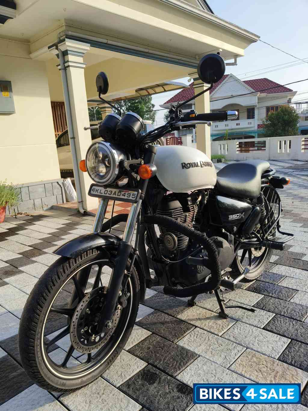 White Royal Enfield Thunderbird X 350